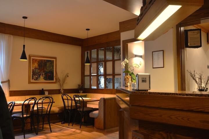 Lounge 63 of 69