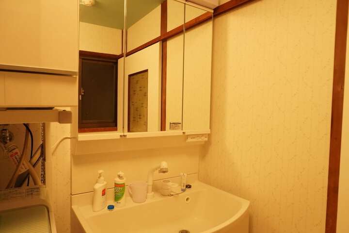 Room 15 of 23