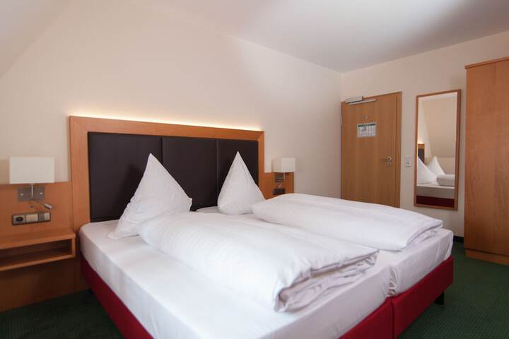 Room 12 of 33