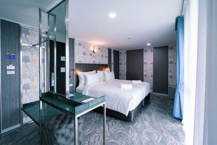 Room 18 of 138