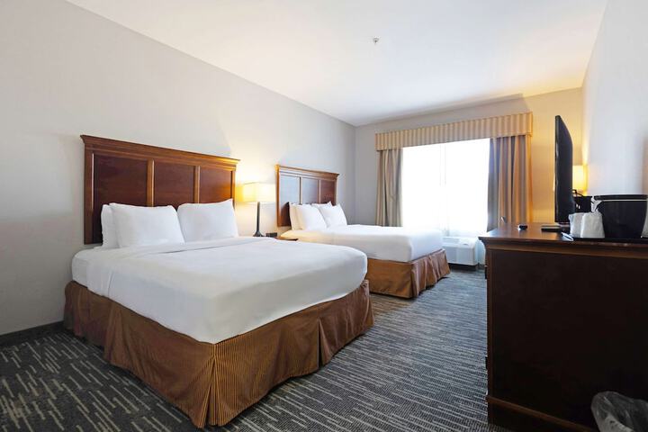 2 Queen Beds (1 of 6)