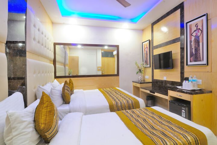 Room 8 of 19