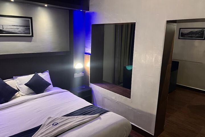 Room 6 of 14