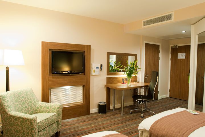 Room 5 of 90