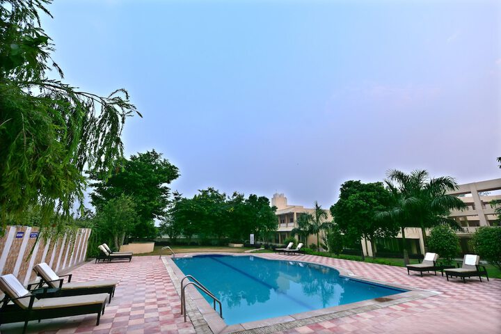 Hotel with Pool