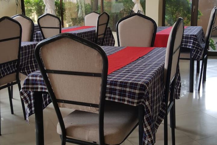 Dining 6 of 11