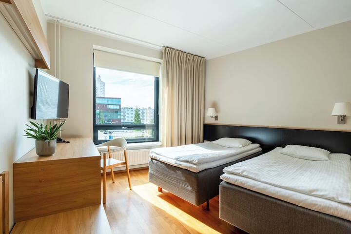 Room 25 of 53