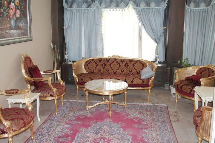 Lounge 13 of 23