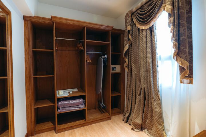 Room 13 of 85