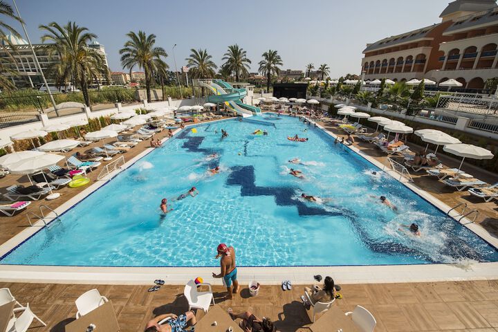 Hotel Pool