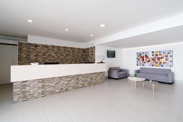 Entrance & Lobby
