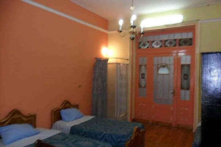 Room 10 of 38