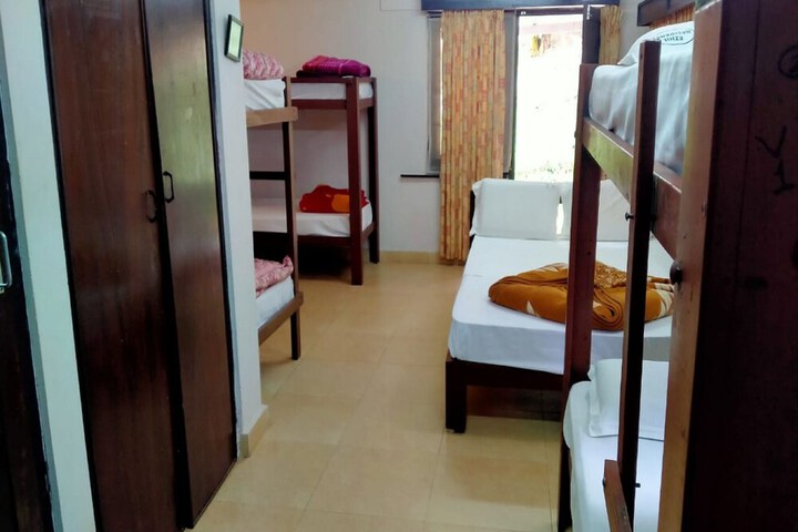 Room 28 of 43