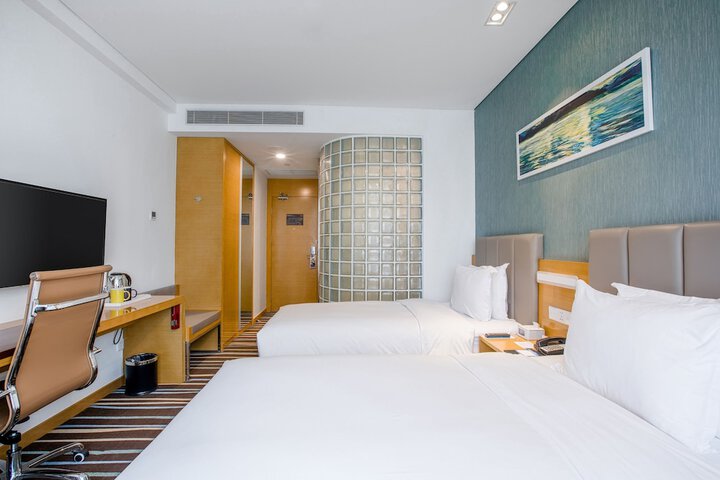 Room 8 of 32