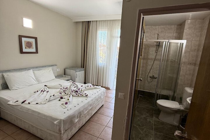Room 11 of 21