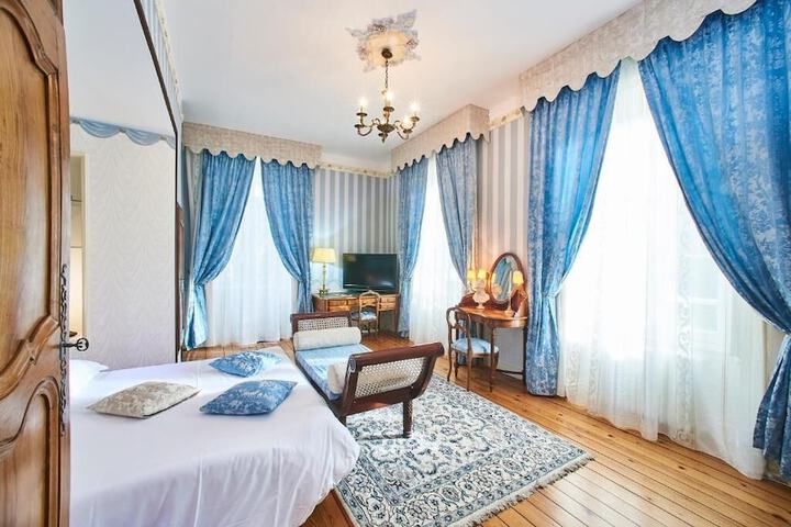 Room 10 of 70