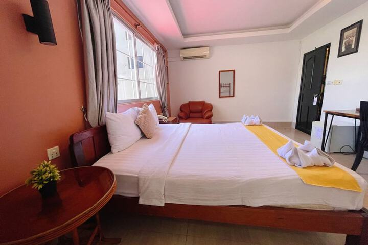Room 52 of 100