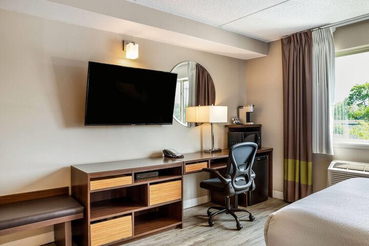 Room 32 of 54