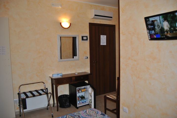 Room 4 of 38