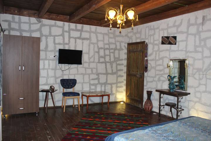 Room 13 of 61
