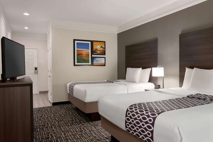 2 Queen Beds (4 of 4)