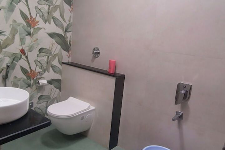 Room 9 of 15