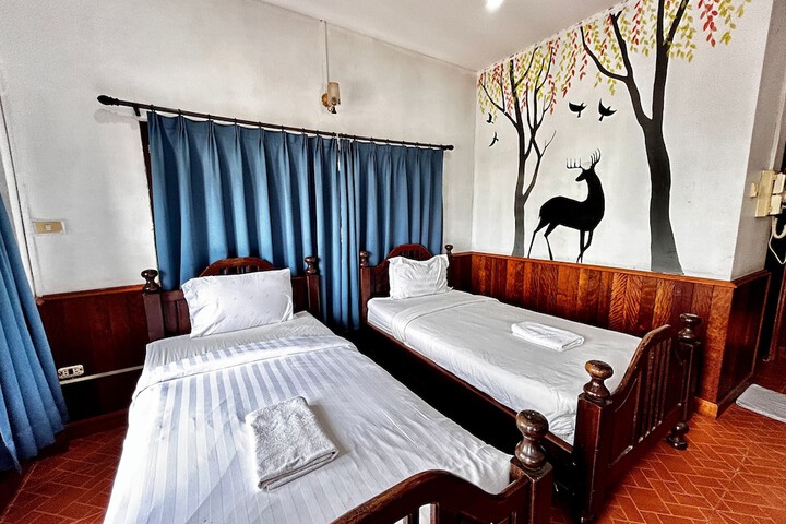 Room 4 of 61