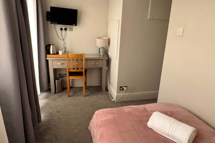 Room 10 of 83