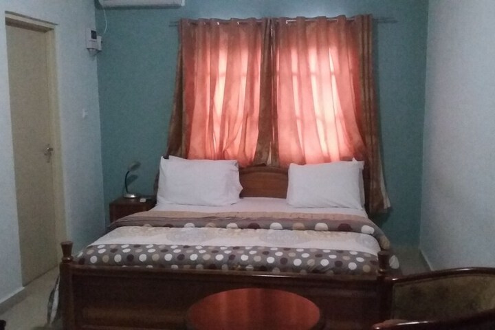 Room 4 of 43