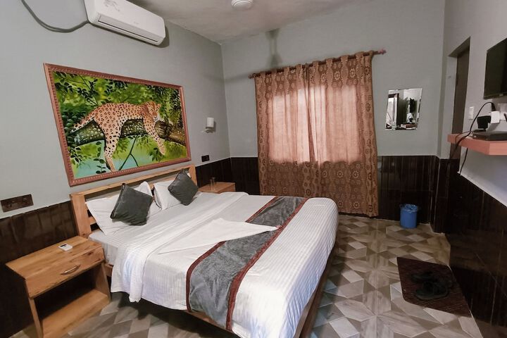 Room 9 of 37