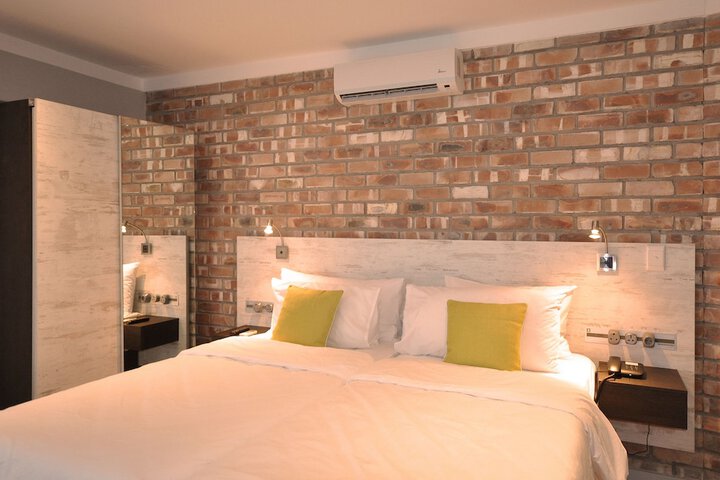 Room 6 of 59