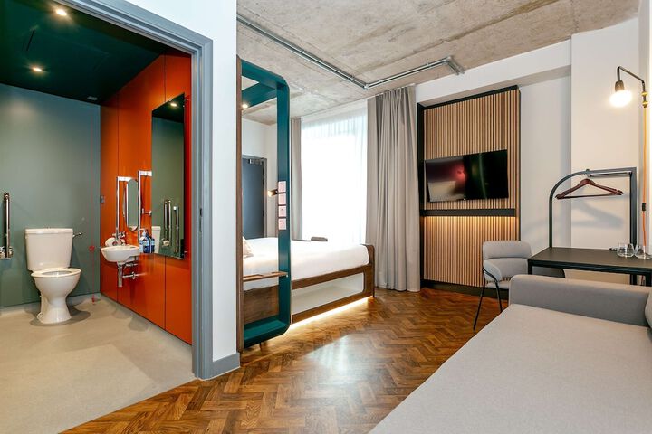 Room 51 of 89
