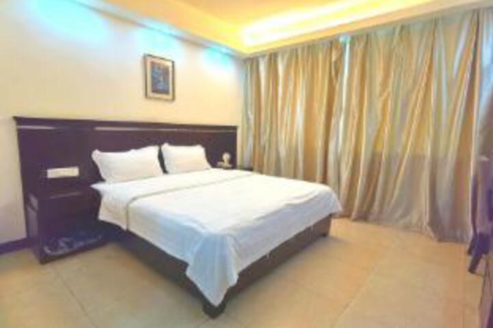 Room 8 of 8