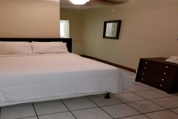 Room 32 of 66