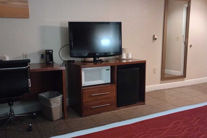 Basic Room 1 King Bed (8 of 14)