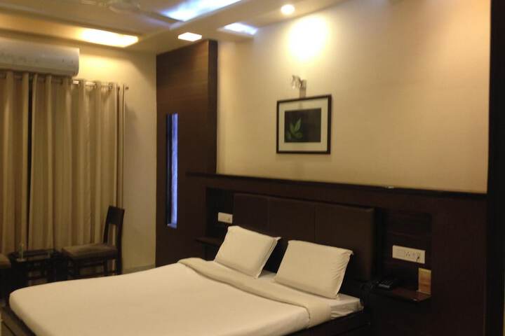 Room 12 of 34