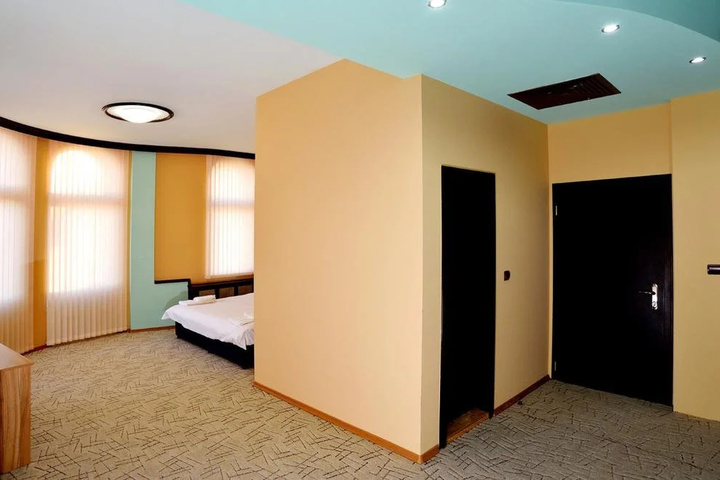 Room 3 of 6