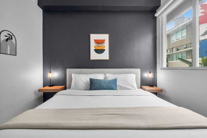 Room 3 of 118