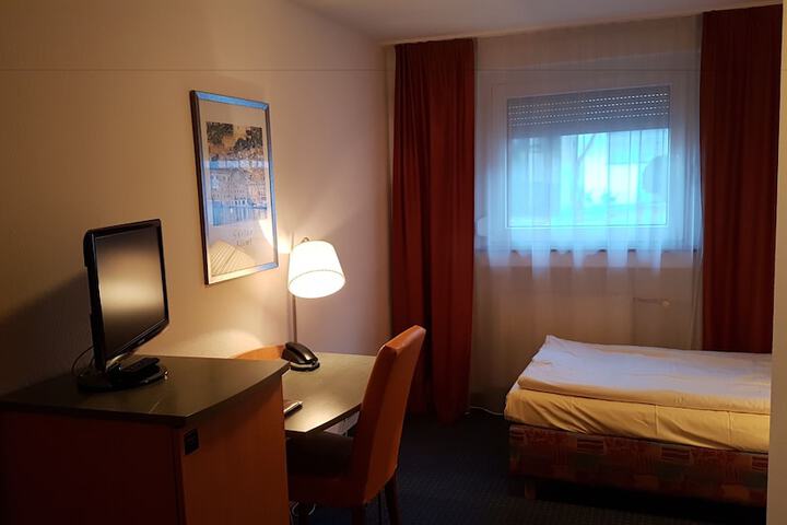 Room 5 of 31