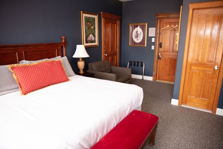 Room 27 of 120