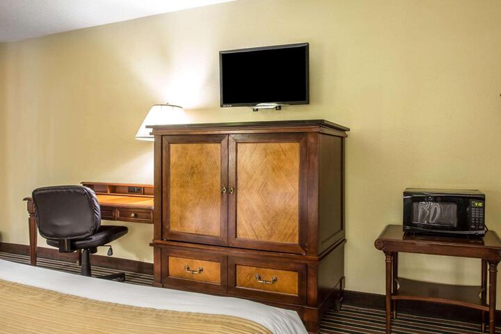 1 King Bed (7 of 7)
