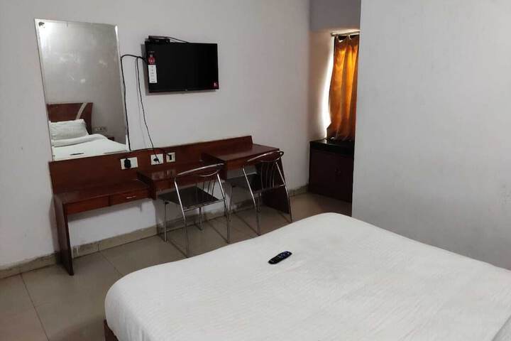 Room 4 of 13