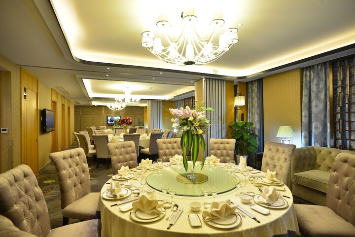 Dining Photos