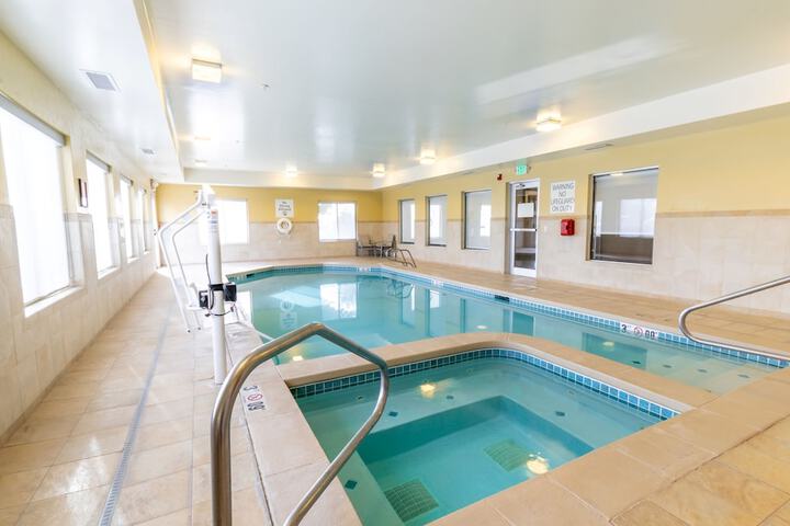 Hotel with Pool