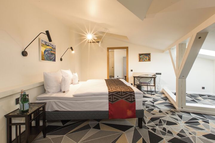 Room 28 of 75