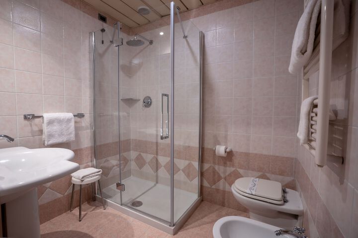 Room 10 of 26