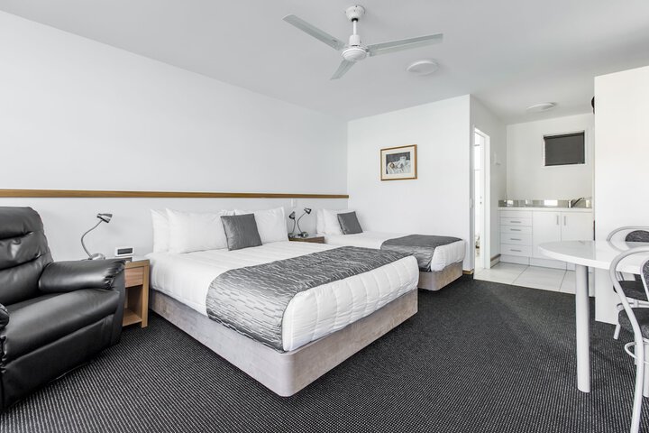 Room 10 of 37