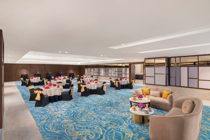 Ballroom/Hall 32 of 38