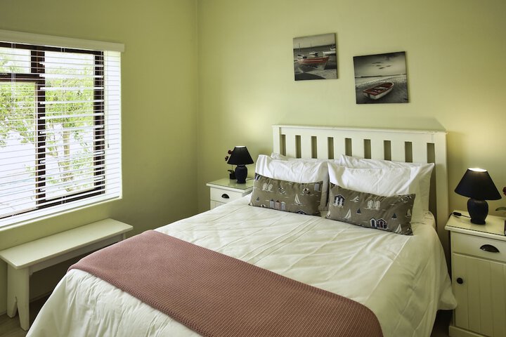 Room 5 of 18