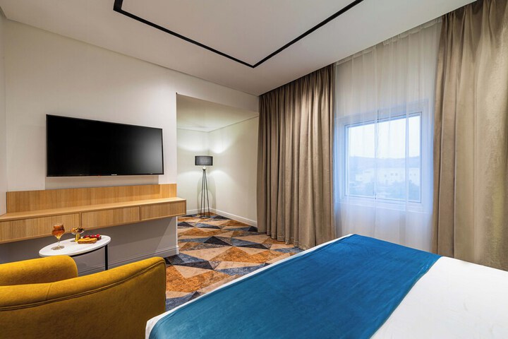 Room 11 of 19